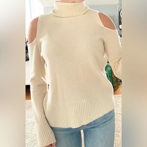 ROI 100% Cashmere Women's Cream Turtleneck Sweater
